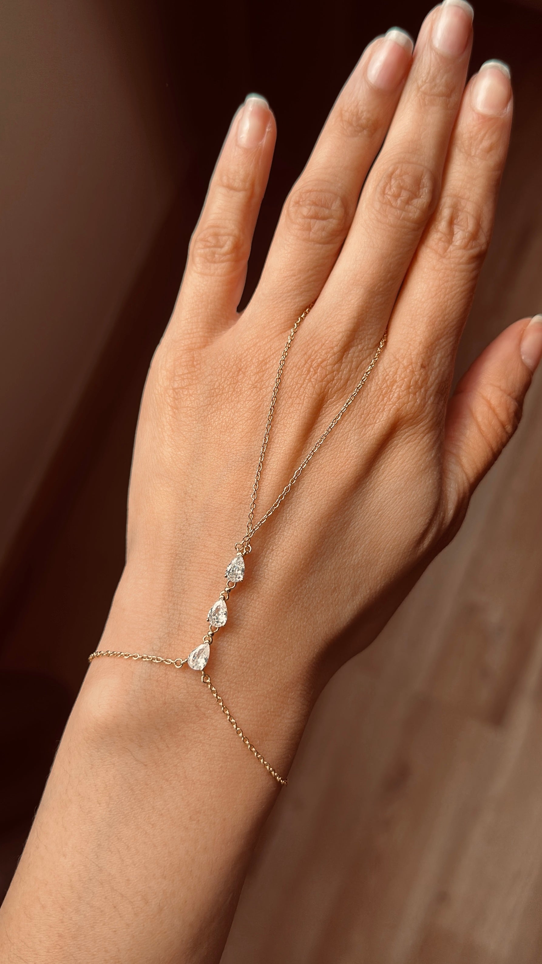 Mona handchain