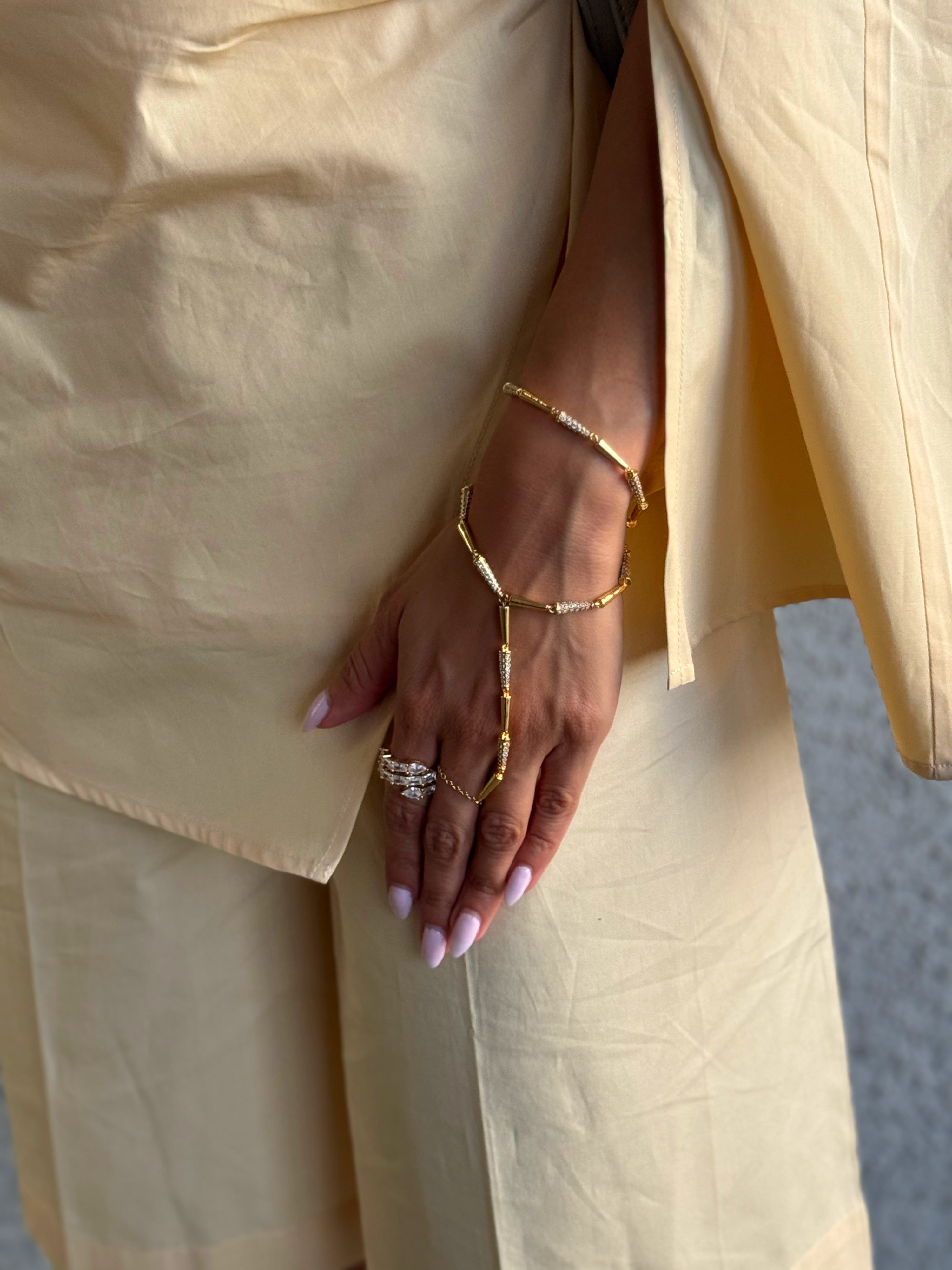 Amalfi hand chain Gold
