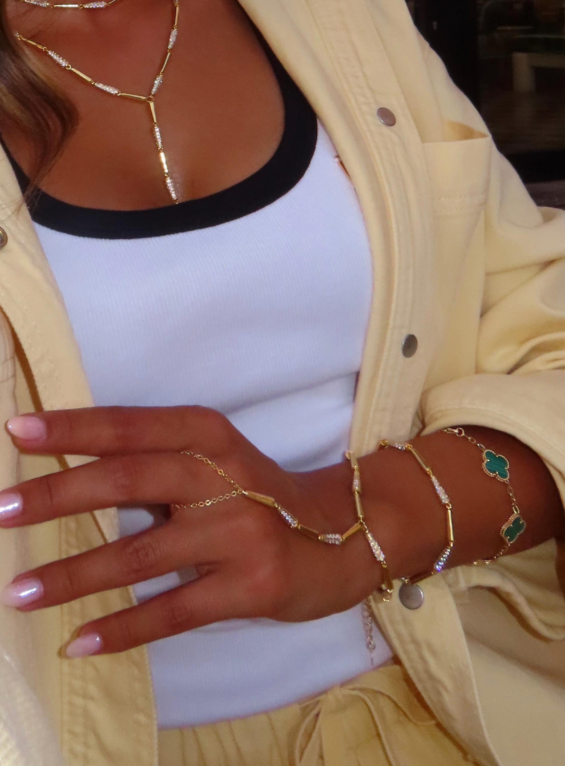 Amalfi hand chain Gold